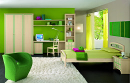Композиция в детскую комнату выполнена из шпона ясеня, крашенного в RAL 1015 со светло-зеленой патиной.